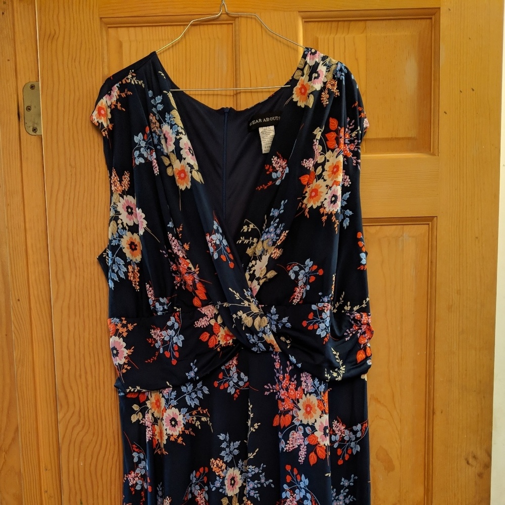 Sleeveless Plus Size Floral Surplice Dress